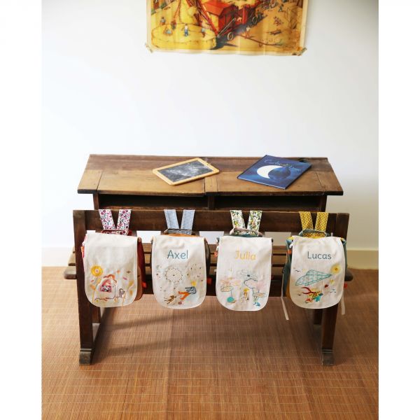 Sac à dos enfant La fille et la trottinette écrue personnalisable