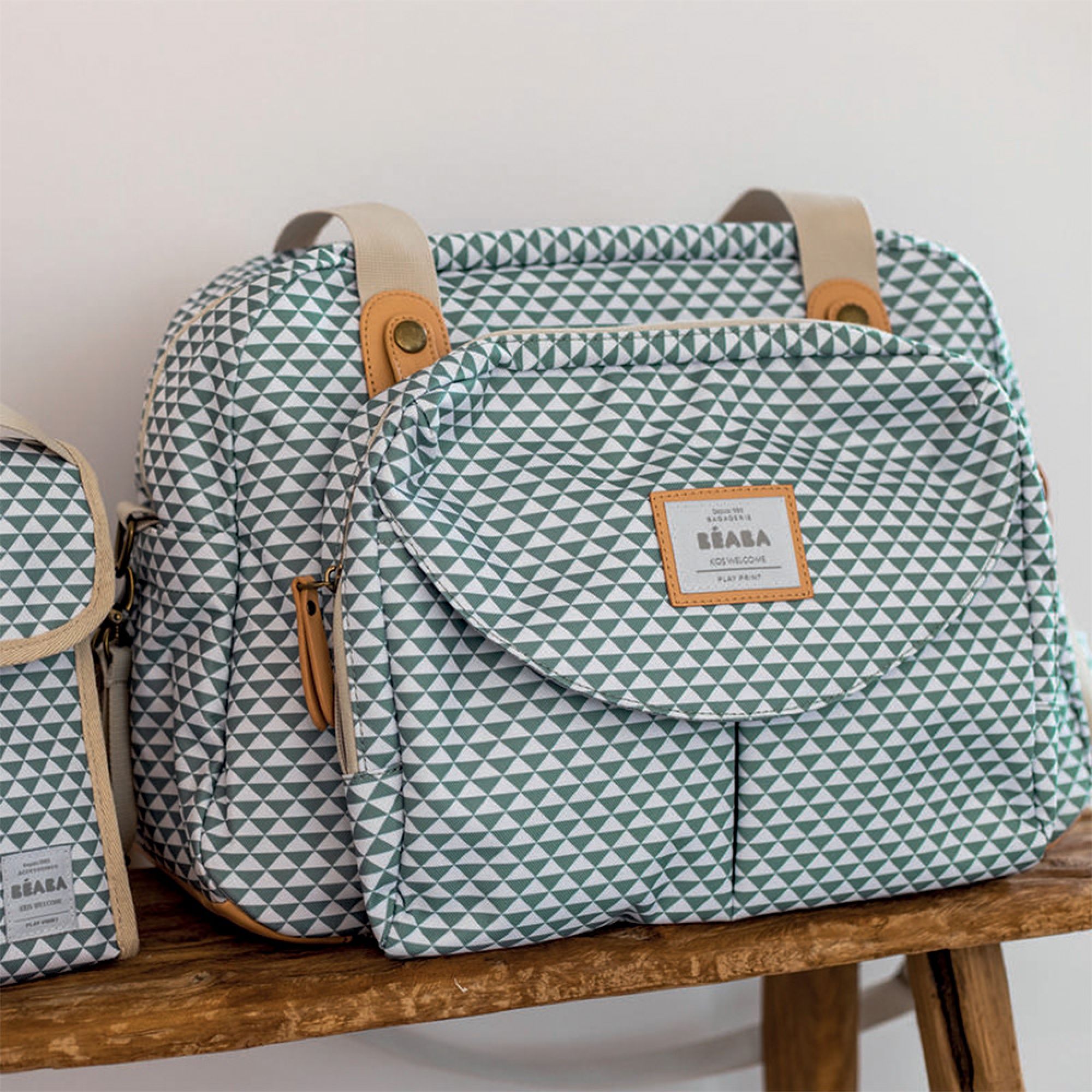 Sac Genève II PLAY PRINT Sage Green BEABA, Vente en ligne de Sac à langer