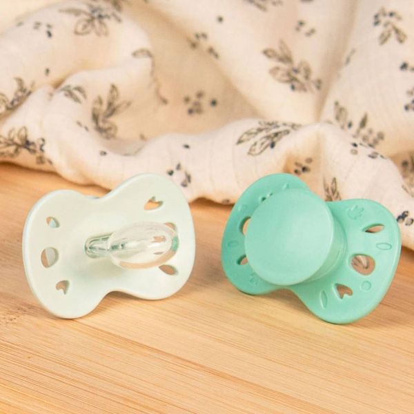 Lot de 2 sucettes anatomiques 18 mois+ Essentielle Vert clair et foncé