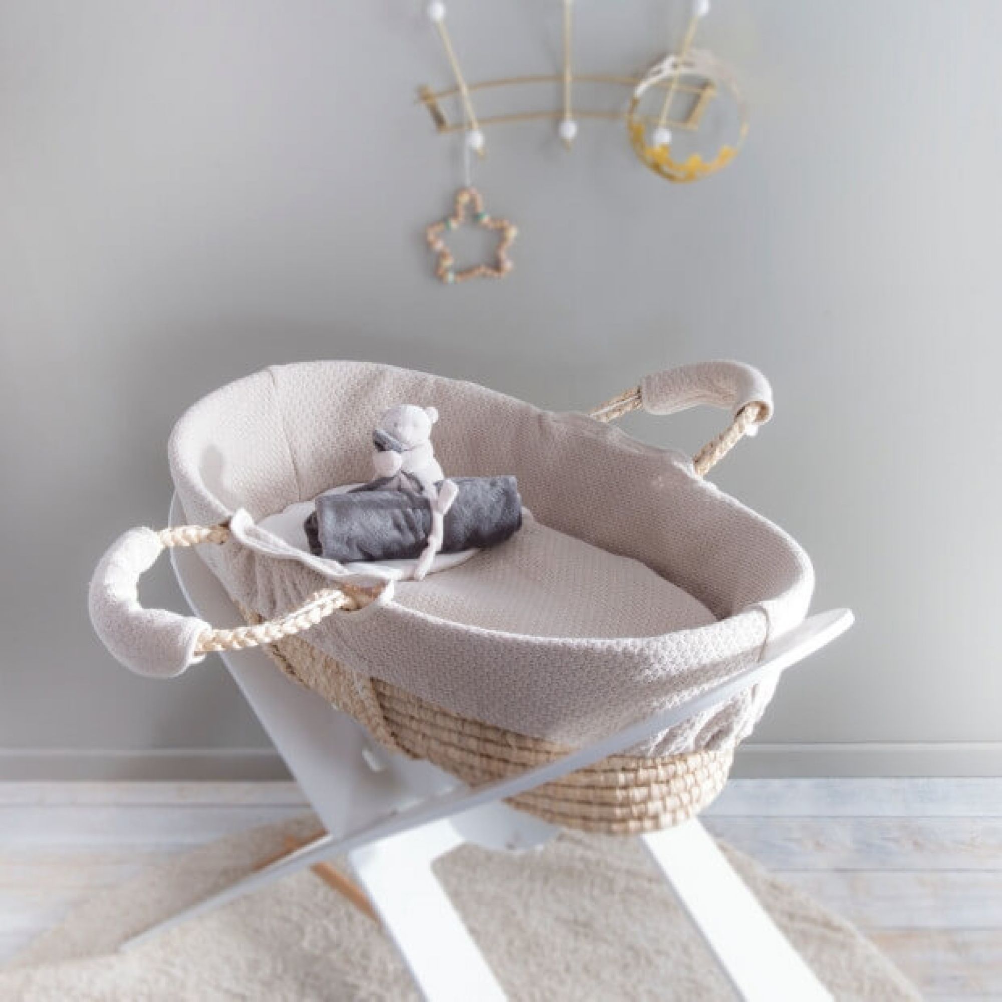 Noukie S Support De Couffin Barre Bois Made In Bebe