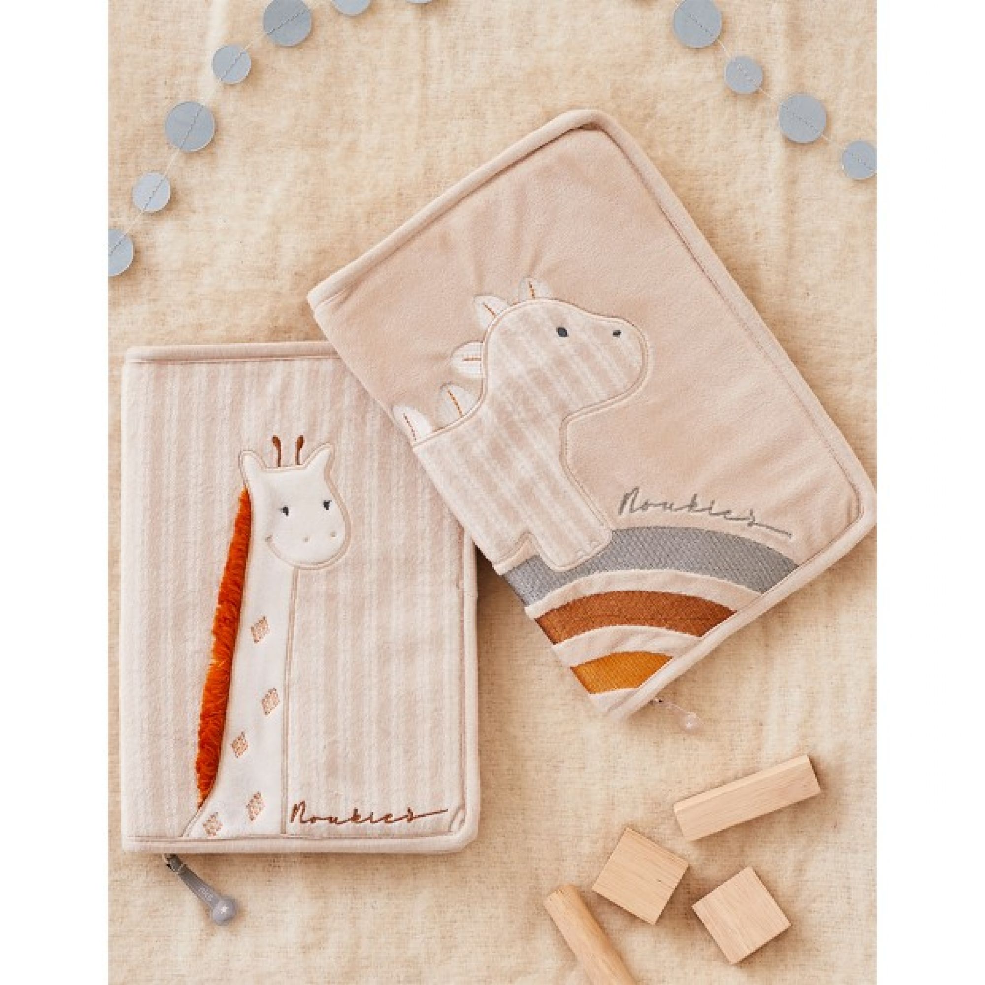 Protège carnet de santé fille, modèle girafe rose : : Bébé et  Puériculture