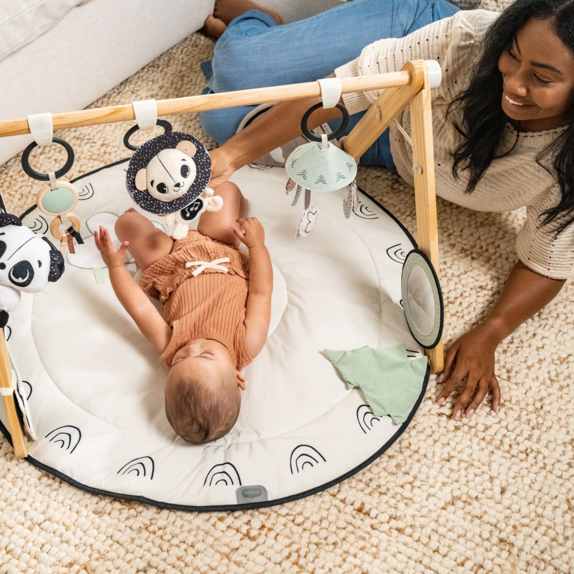 Tapis d'éveil bébé gymini black & white de Tiny love sur allobébé