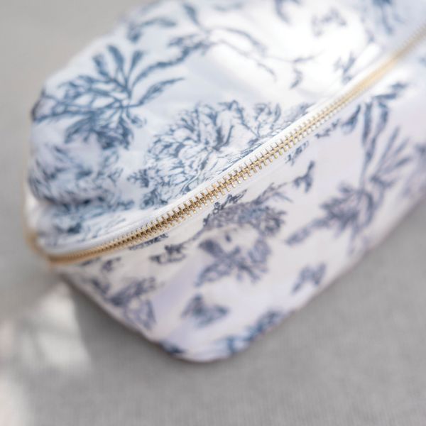 Trousse de toilette bébé zippée imprimée Toile de Jouy Bleu