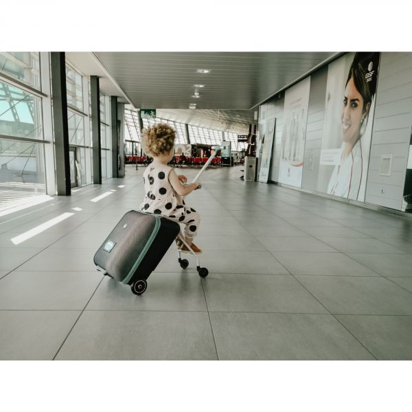 Valise avec l'assise de voyage