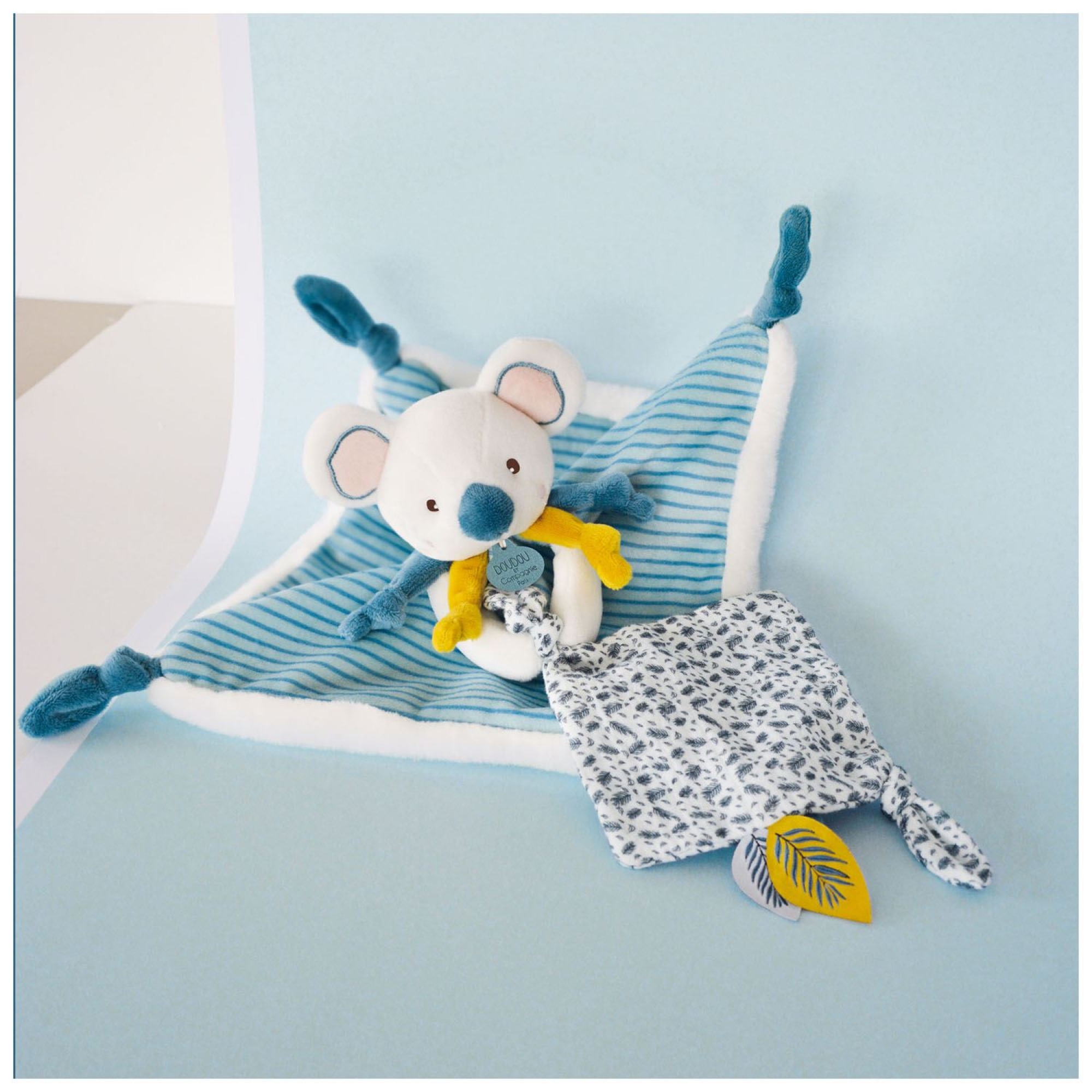 Coffret Cadeau Naissance Bébé - Doudou Koala, Chaussettes, Bavoir, Plaque Bois Et Carte - Rose